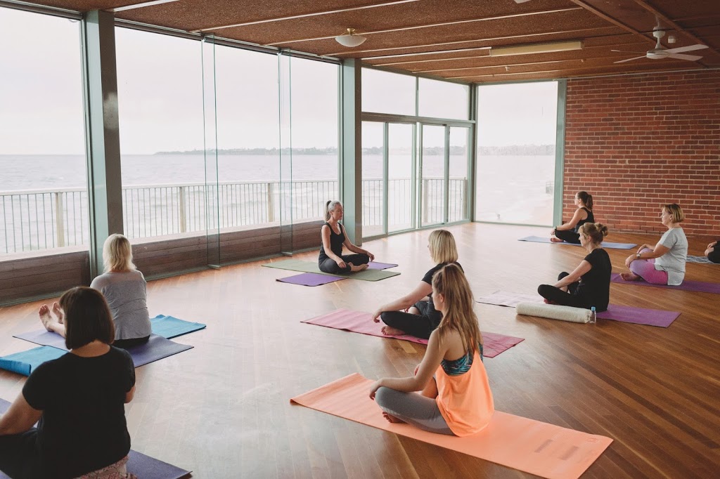 Flourish Yoga & Coaching | 128 Beach Rd, Parkdale VIC 3195, Australia | Phone: 0422 502 423