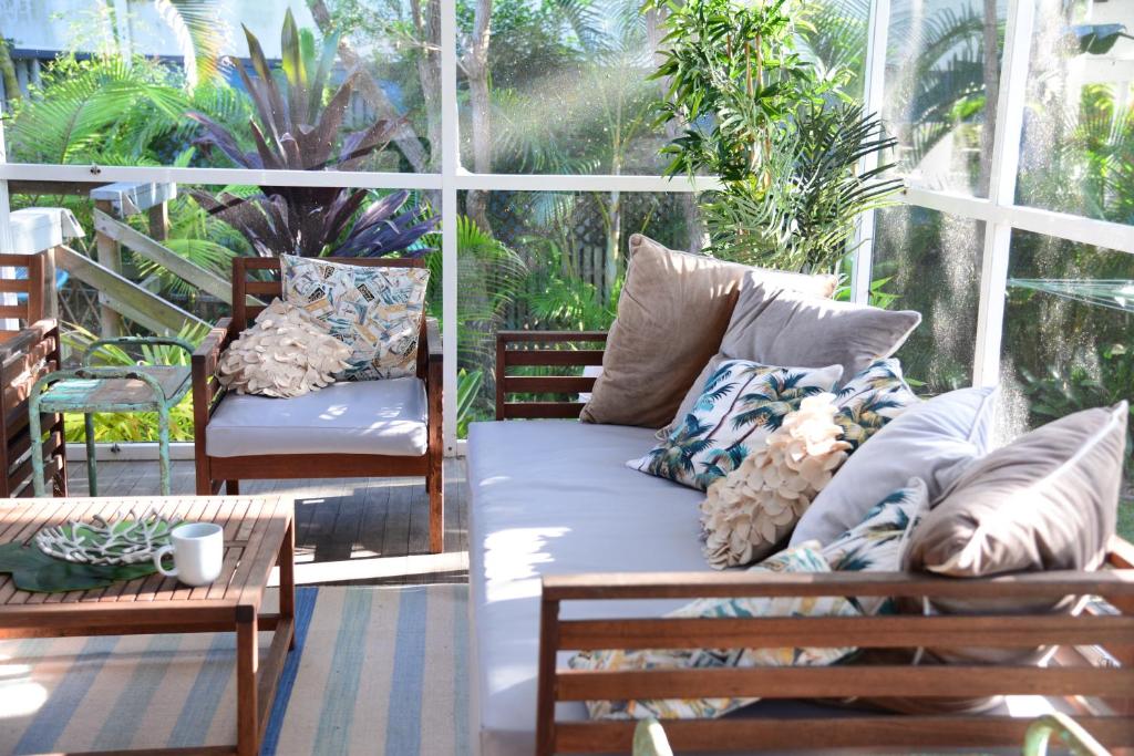 CHILL-OUT BEACH HOUSE @ FORSTER | 6 Underwood Rd, Forster NSW 2428, Australia | Phone: 0415 713 026