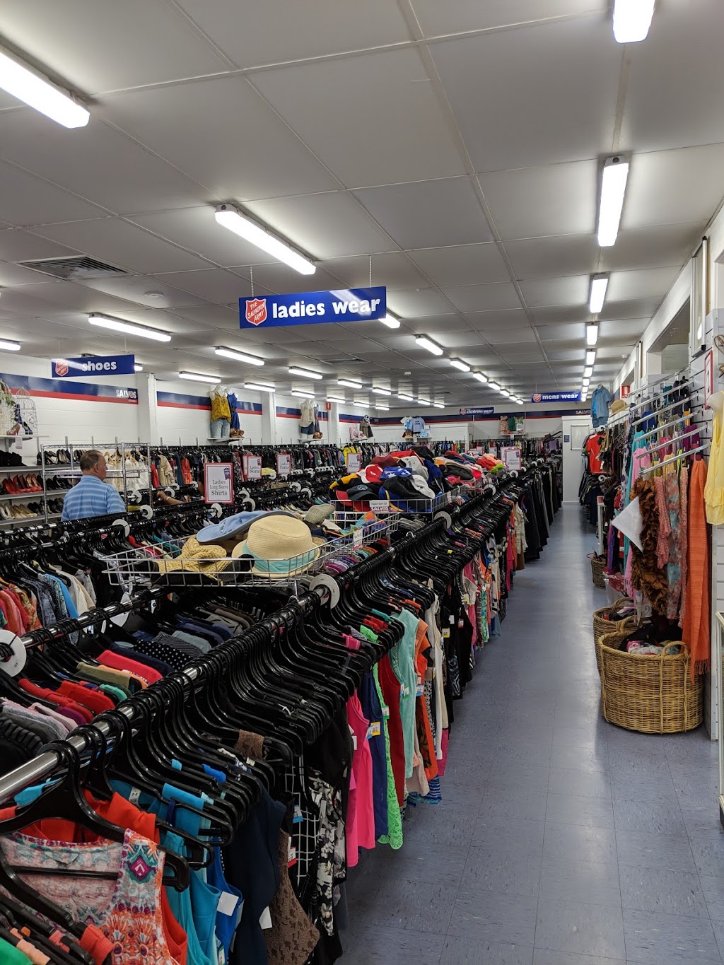 Salvos Stores Gosford | 348 Mann St, Gosford NSW 2250, Australia | Phone: (02) 4325 3101