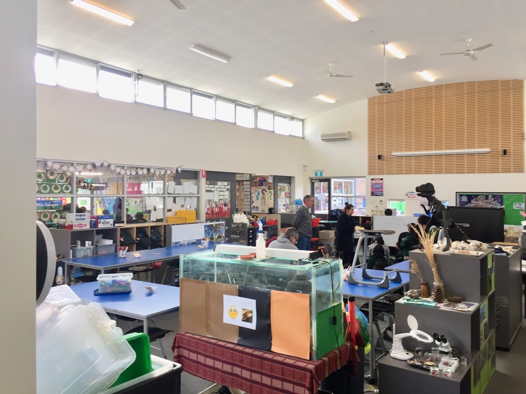 Pinewood Primary School | school | 27-35 Pinewood Dr, Mount Waverley VIC 3149, Australia | 0388473200 OR +61 3 8847 3200