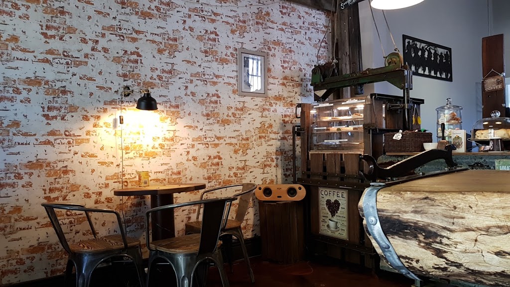 JTs Coffee Barn | cafe | 62 S Western Hwy, Donnybrook WA 6239, Australia | 0897312017 OR +61 8 9731 2017