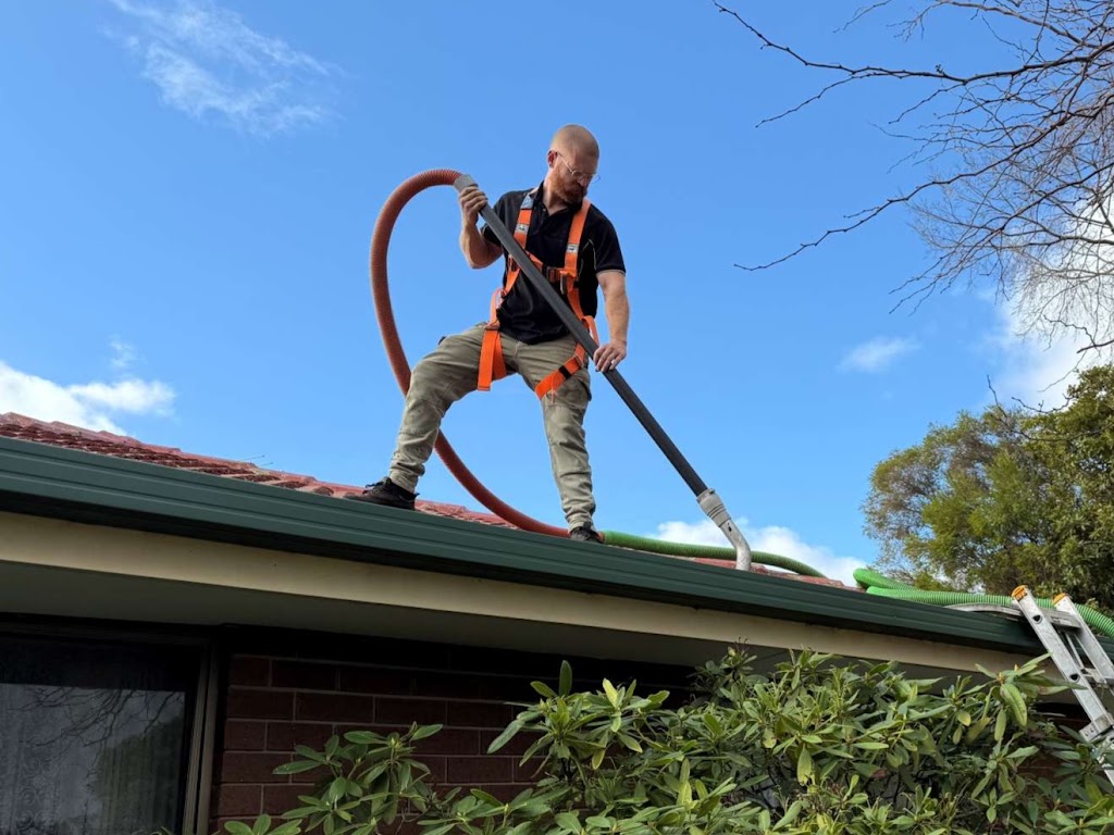 Geelong Local Roof & Gutter Cleaning | 56 Fogarty Ave, Highton VIC 3216, Australia | Phone: 0435 322 038