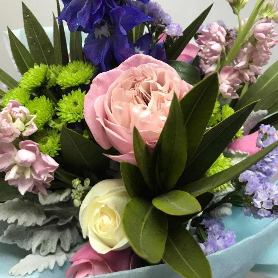 Janelle Bond Flowers | 18 Balnagowan Ave, Colac VIC 3250, Australia | Phone: 0437 451 150