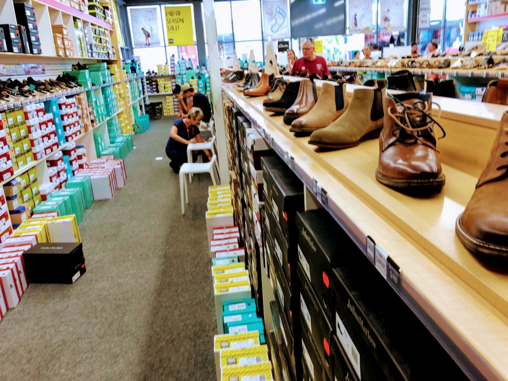 Shoe Warehouse - Shoe store | Harbour 