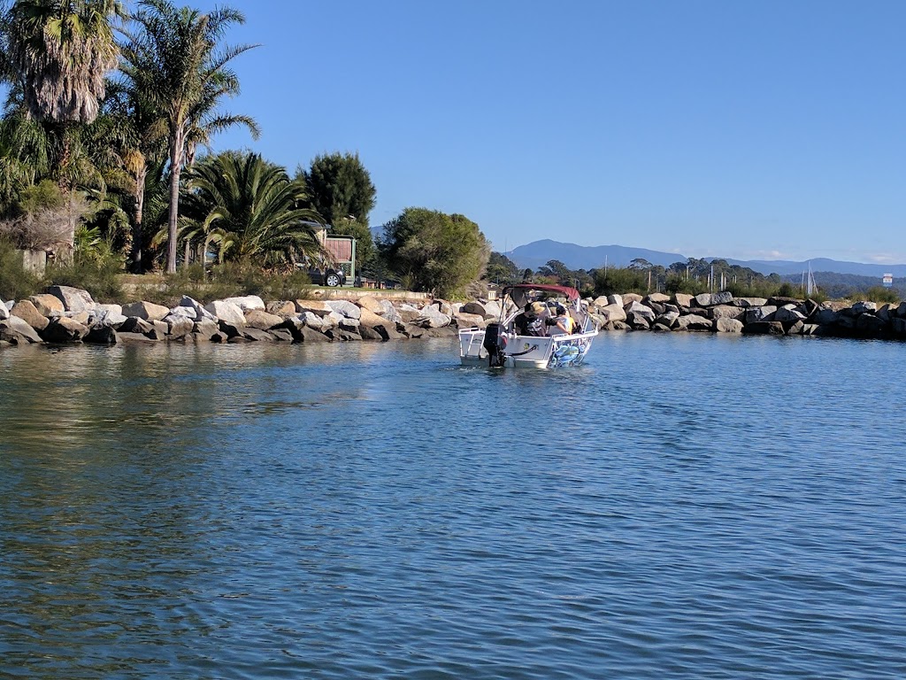 Hanging Rock Boat Ramp | Hanging Rock Pl, Batemans Bay NSW 2536, Australia | Phone: (02) 4474 1000