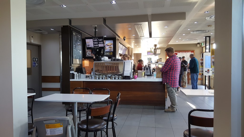 McDonalds Narrabri | cafe | 199 Maitland St, Narrabri NSW 2390, Australia | 0267924396 OR +61 2 6792 4396