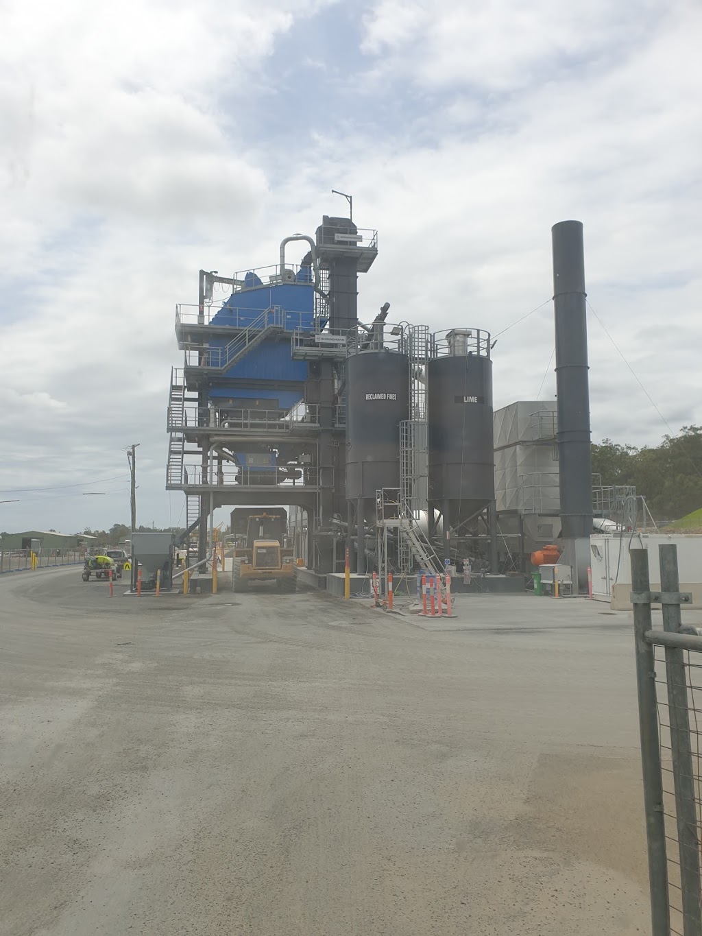 Austek asphalt plant | Luscombe QLD 4207, Australia | Phone: 0437 114 830