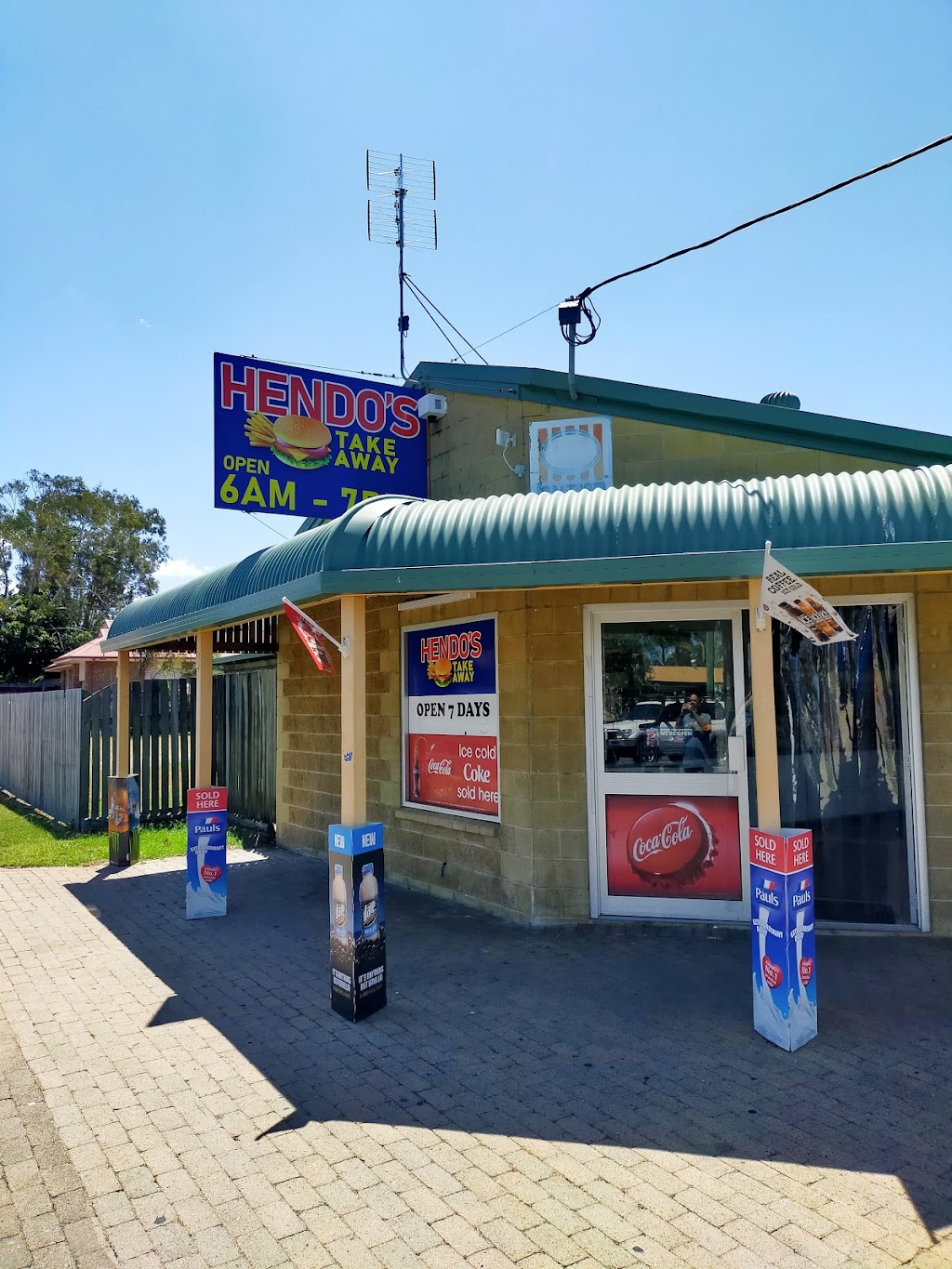 Hendos Takeaway Shop | meal takeaway | 764 Boat Harbour Dr, Urangan QLD 4655, Australia | 0741251432 OR +61 7 4125 1432