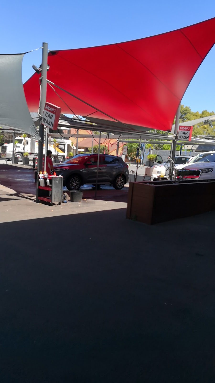 Snap Cafe & Car Wash | car wash | Entry via Oxley St, 448 Pacific Hwy, Crows Nest NSW 2065, Australia | 0285917638 OR +61 2 8591 7638