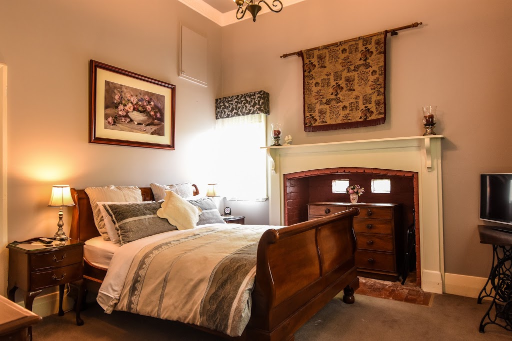 Heytesbury House | lodging | 33 Parrott St, Cobden VIC 3266, Australia | 0355951800 OR +61 3 5595 1800
