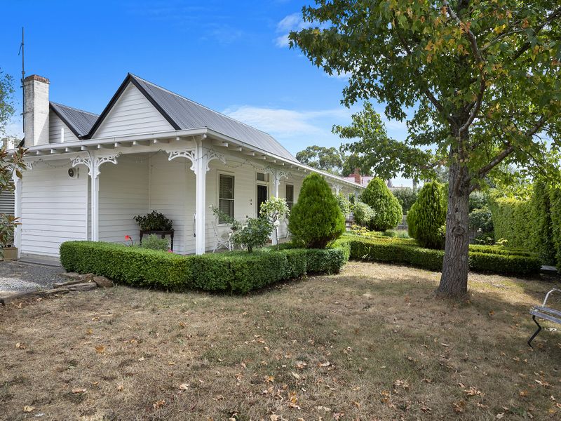 Lauristina Guest House & Spa Cottage | 44 Main Rd, Hepburn Springs VIC 3461, Australia | Phone: 0405 291 019