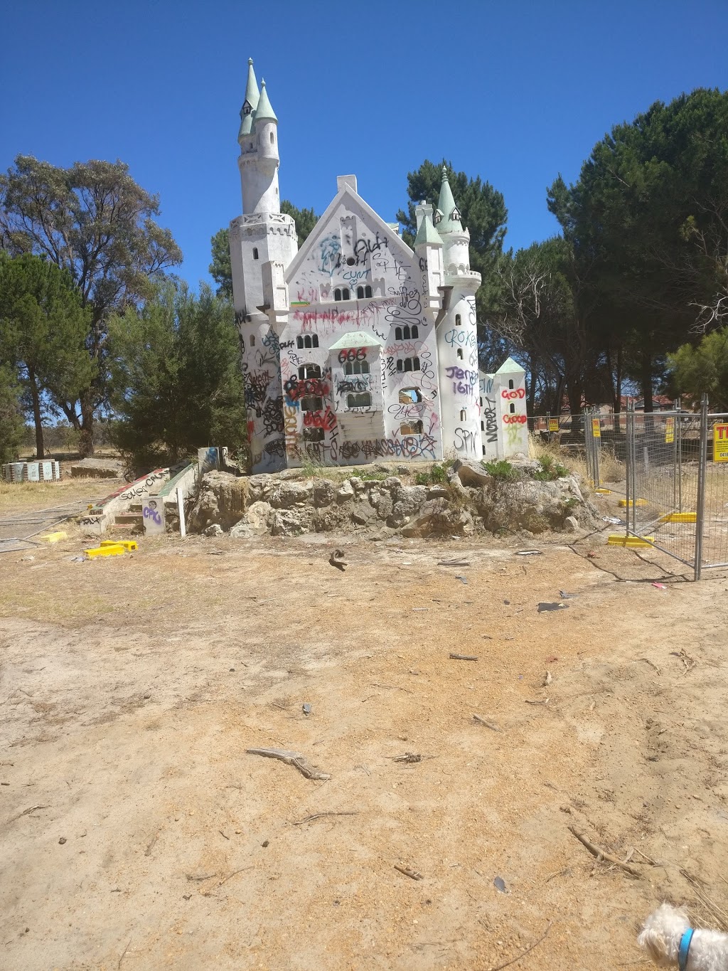 Broken castle | 98 Leisure Way, Halls Head WA 6210, Australia