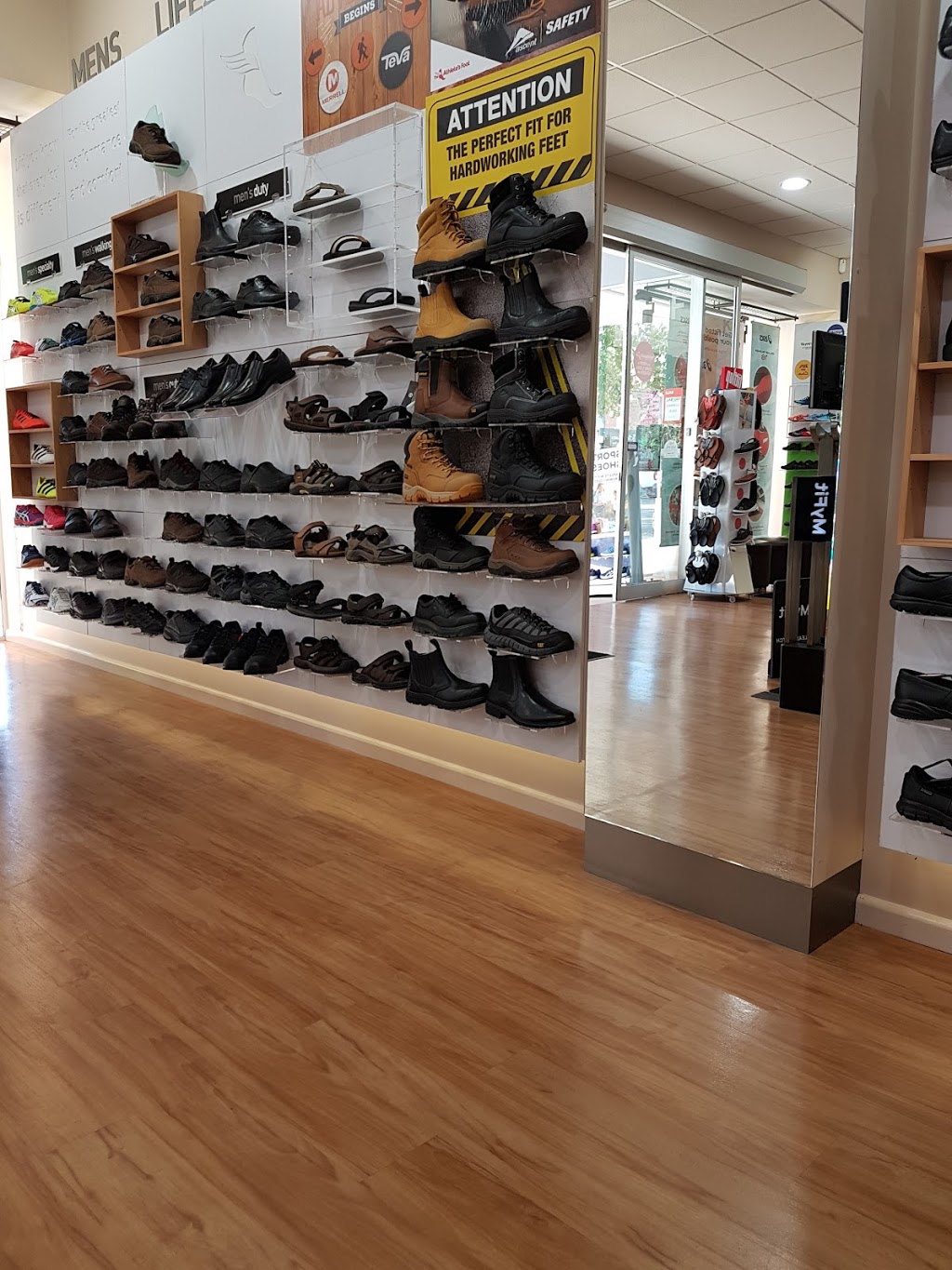 The Athletes Foot Griffith | shoe store | 380 Banna Ave, Griffith NSW 2680, Australia | 0269642231 OR +61 2 6964 2231