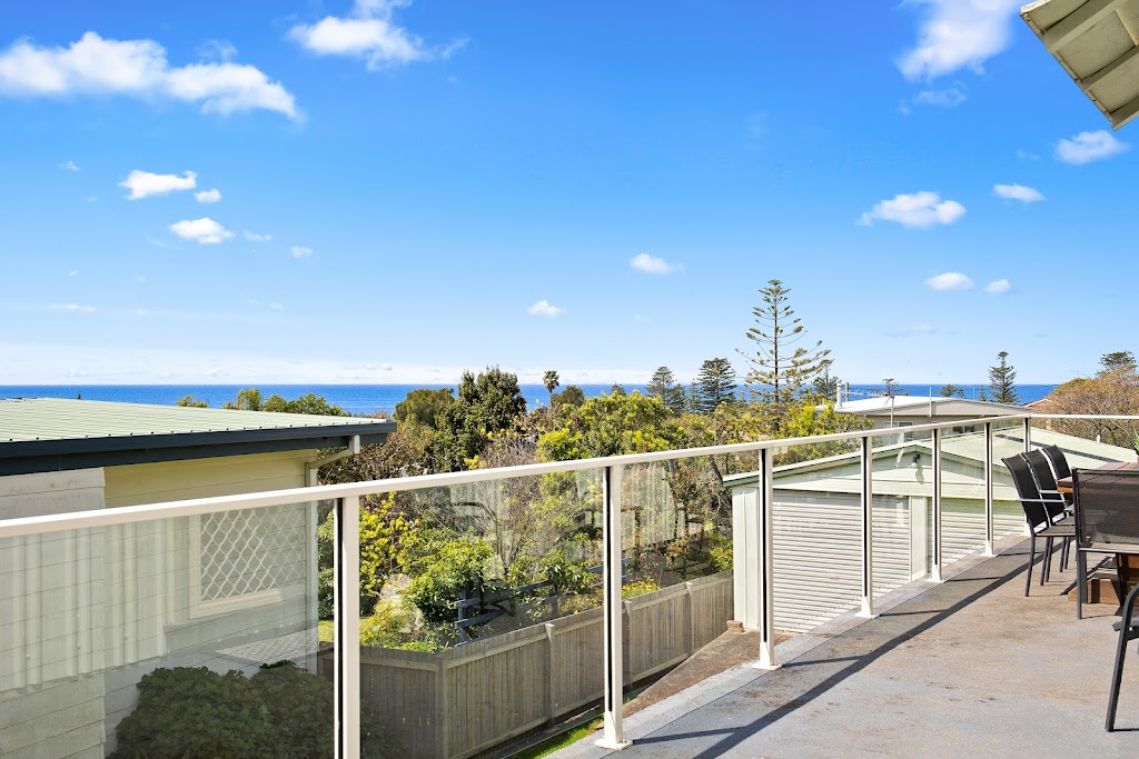 Moz & Doz Cottage by Hallmark Real Estate Advisors | 32 Grenville Ave, Tuross Head NSW 2537, Australia | Phone: (02) 4473 8252