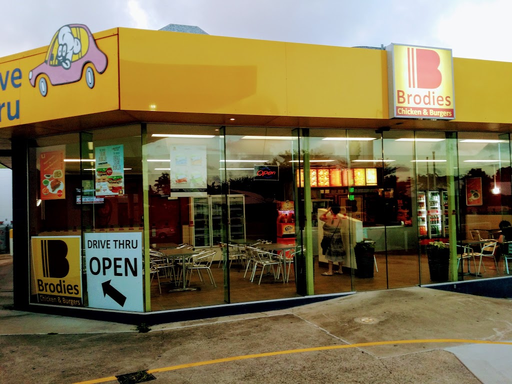Brodies Chicken & Burgers | restaurant | 38 Oak St, Andergrove QLD 4740, Australia | 0749553911 OR +61 7 4955 3911