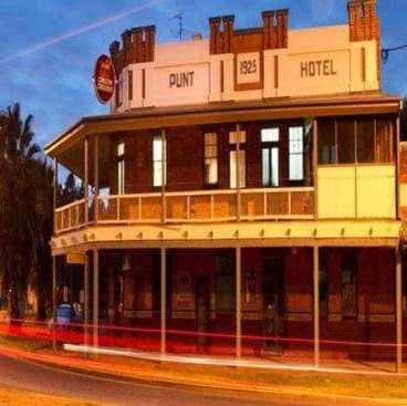 Punt Hotel | 5 Punt Rd, Darlington Point NSW 2706, Australia | Phone: (02) 6968 4108