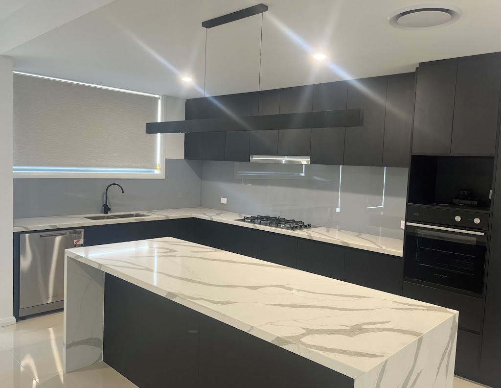 Atlas Glass | 5 Venture Cl, Morisset NSW 2264, Australia | Phone: 0466 522 244