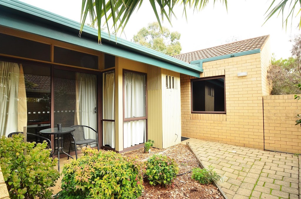 Executive Hideaway Motel/Apartments, Benalla | 71 Samaria Rd, Benalla VIC 3672, Australia | Phone: (03) 5762 4055