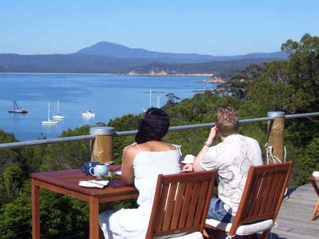 Snug Cove Bed and Breakfast | 25 Victoria Terrace, Eden NSW 2551, Australia | Phone: 0439 130 372