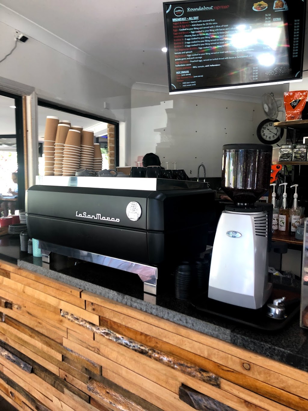 Roundabout Espresso | cafe | 50 Chatswood Rd, Springwood QLD 4127, Australia | 0732088897 OR +61 7 3208 8897