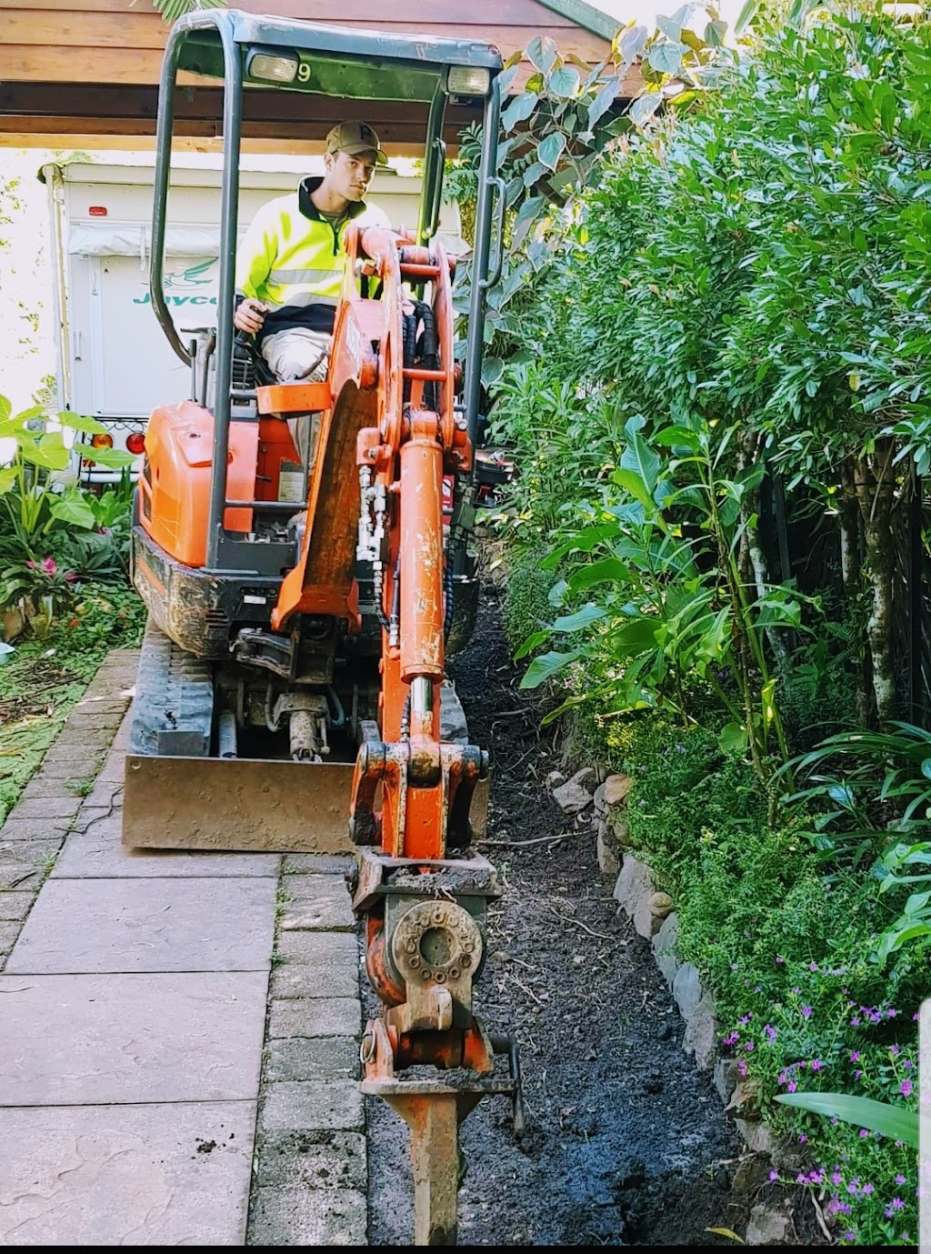 Mini Digger Excavator Hire Gold Coast | 92 Sullivan Rd, Tallebudgera QLD 4228, Australia | Phone: 0402 766 405