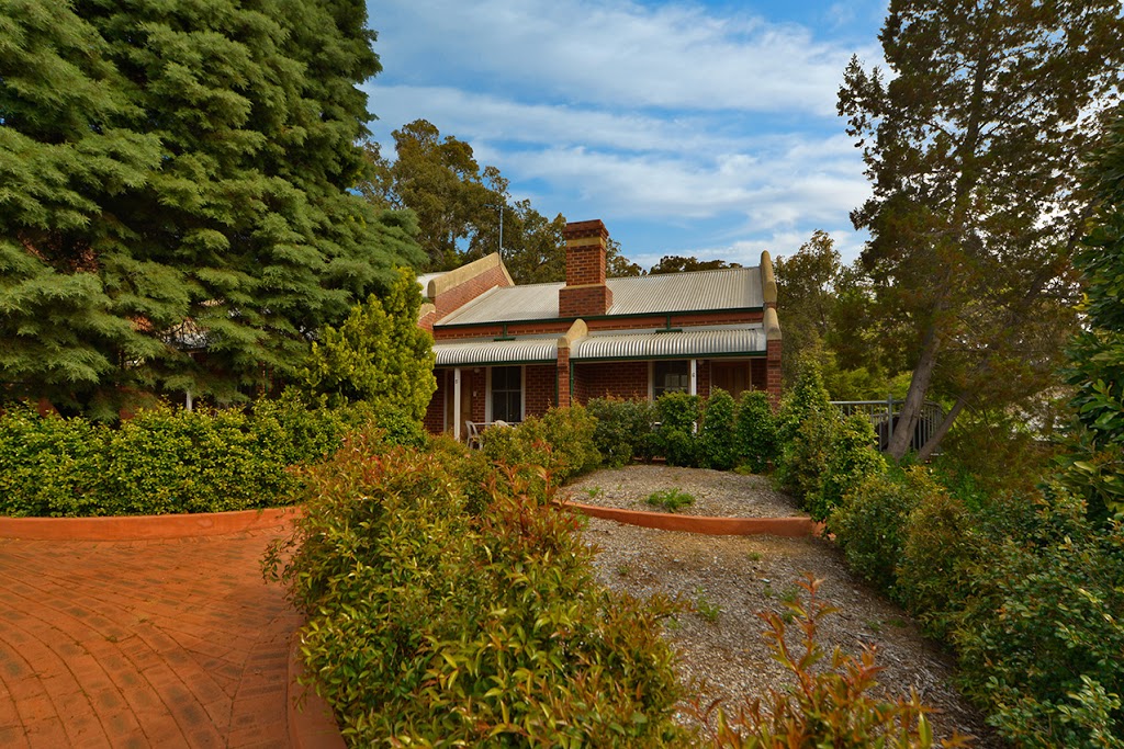 Mundaring Weir Hotel | lodging | Mundaring Weir Rd & Hall Rd, Mundaring WA 6073, Australia | 0892951106 OR +61 8 9295 1106