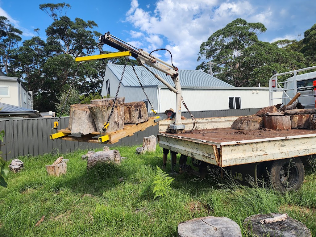 Phills Crane Truck | River Rd, Lake Tabourie NSW 2539, Australia | Phone: 0490 083 601