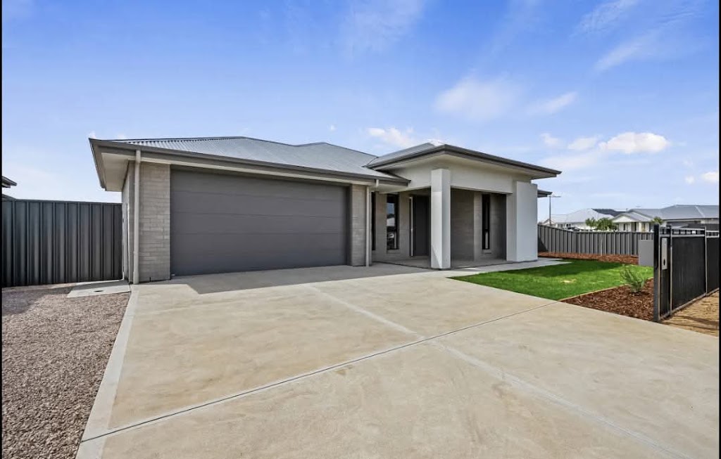 Low cut mowing and gardening maintenance | 89 Roper Rd, Murray Bridge SA 5253, Australia | Phone: 0458 518 607