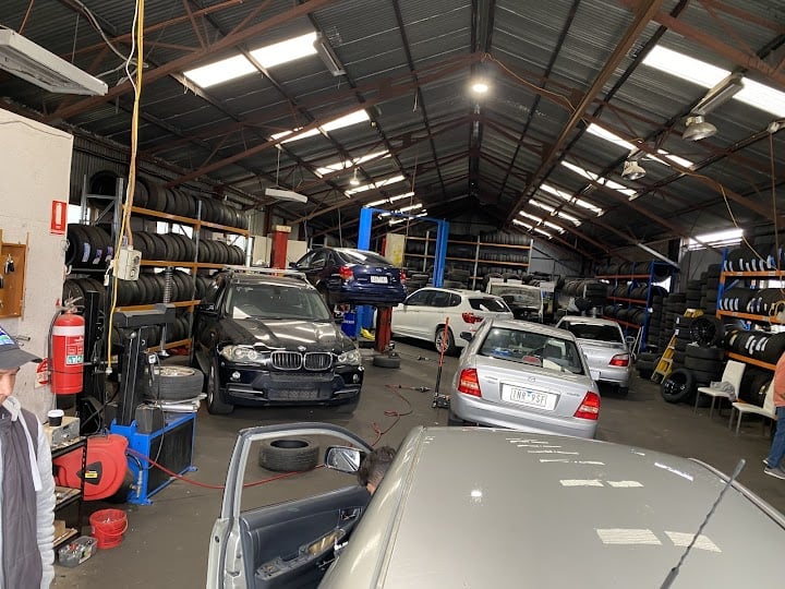 Dandenong Autos and Tyres | car repair | 25 Windale St, Dandenong VIC 3175, Australia | 0387121946 OR +61 3 8712 1946