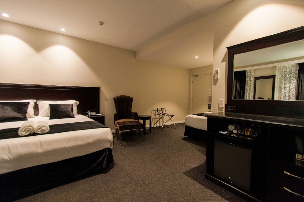 International Hotel | 2 Lake Albert Rd, Wagga Wagga NSW 2650, Australia | Phone: (02) 6971 7007