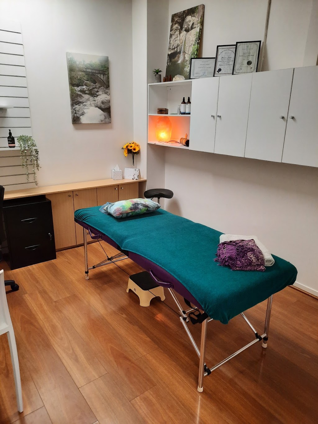 Melanie Larsen Bowen Therapist | Shop 3 Beerwah Marketplace, Peachester Rd, Beerwah QLD 4519, Australia | Phone: 0408 836 321