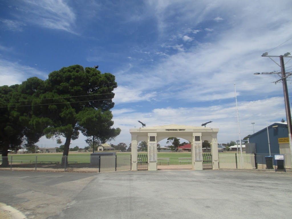 Hummocks Watchman Eagles Football Club |  | LOT 149 Burra St, Port Wakefield SA 5550, Australia | 0888671555 OR +61 8 8867 1555