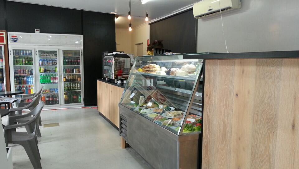 M-Bar Cafe & Milk Bar | cafe | 52 Corrigan Rd, Noble Park VIC 3174, Australia | 0411254325 OR +61 411 254 325