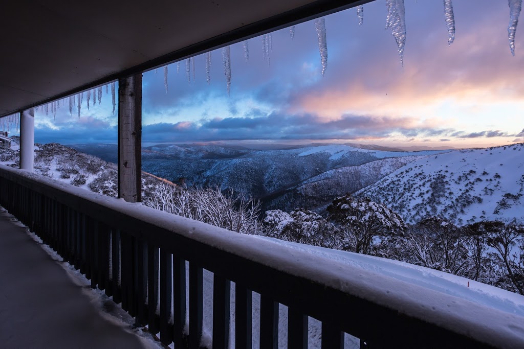 Snowbird Inn | lodging | Great Alpine Rd, Hotham Heights VIC 3741, Australia | 0357593503 OR +61 3 5759 3503