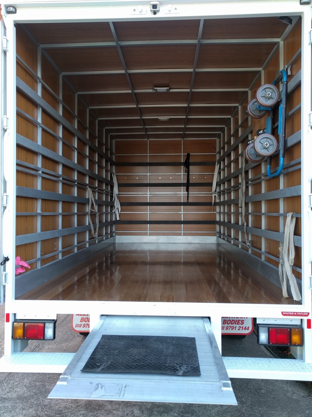 Furniture Removals by Singh | 55 Kanooka Rd, Wantirna South VIC 3152, Australia | Phone: 0425 889 980