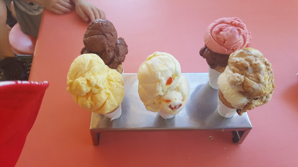 Oggies Ice Cream Cafe | store | 10581 W Swan Rd., Henley Brook WA 6055, Australia | 0892966095 OR +61 8 9296 6095