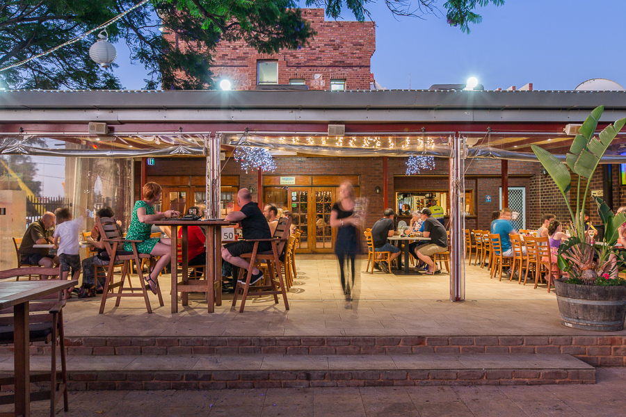 Sheffields Bar, Restaurant and Woodfired Pizzas | 140 Burt St, Kalgoorlie WA 6430, Australia | Phone: (08) 9093 3467