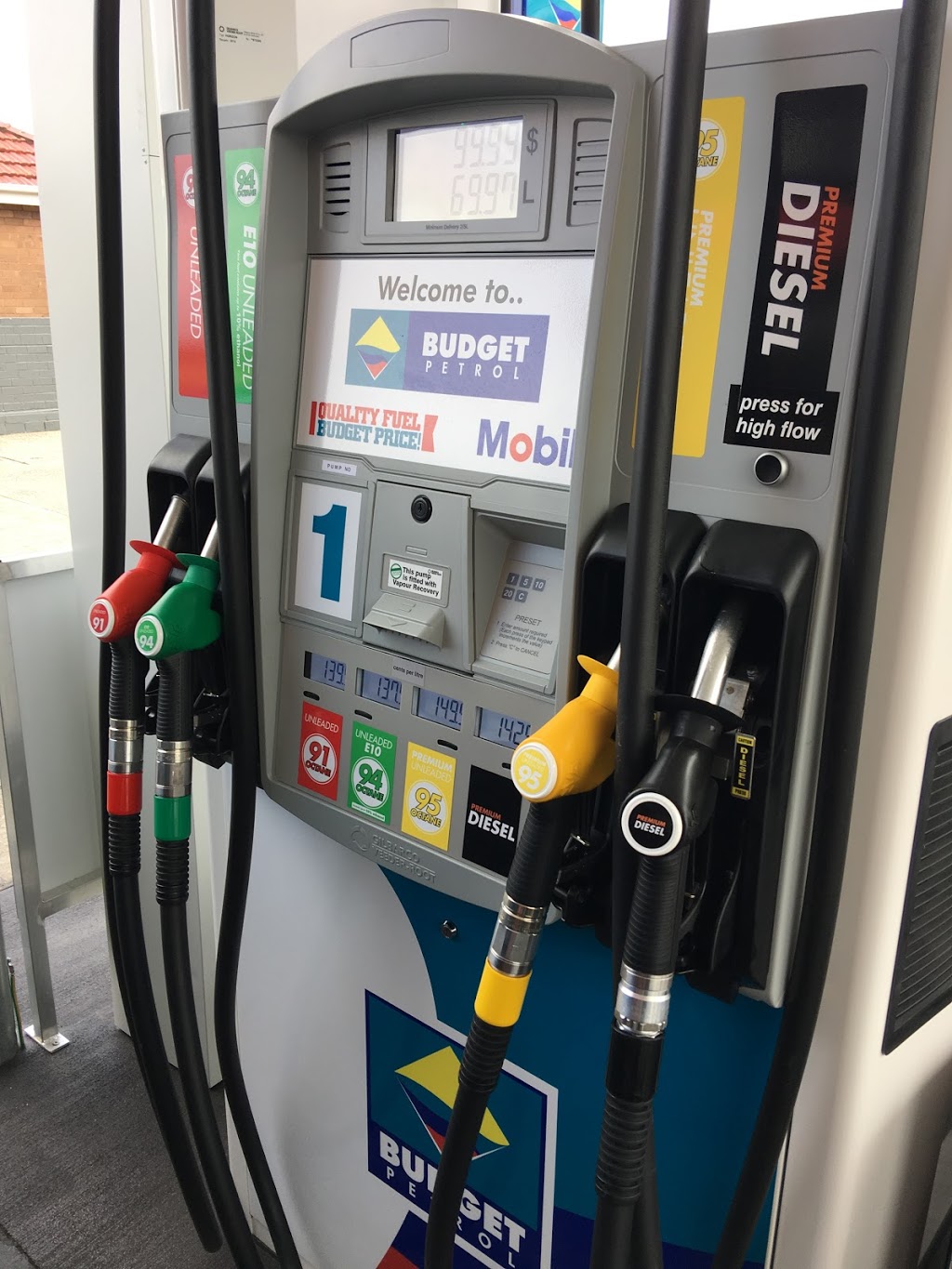 Budget Petrol | gas station | 132 Princes Hwy, Carlton NSW 2217, Australia | 0295642355 OR +61 2 9564 2355