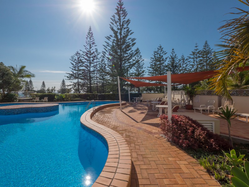 Burleigh Surf Apartments | 238 The Esplanade, Burleigh Heads QLD 4220, Australia | Phone: (07) 5535 8866