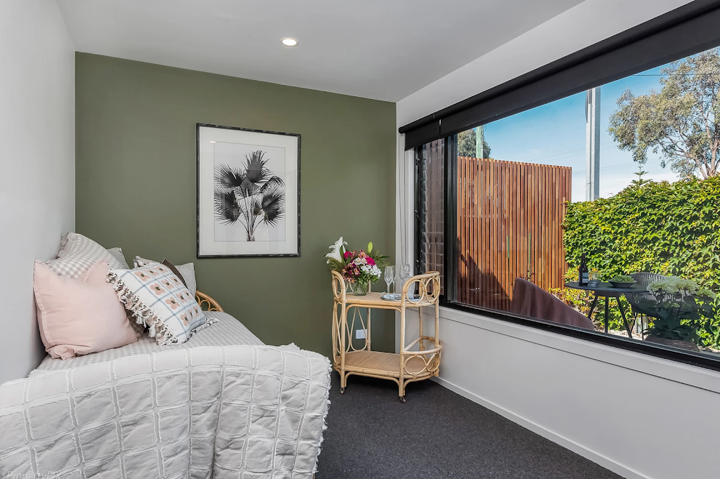 Barefoot Bungalow | 28 Frederick Henry Parade, Cremorne TAS 7024, Australia | Phone: 0417 103 891