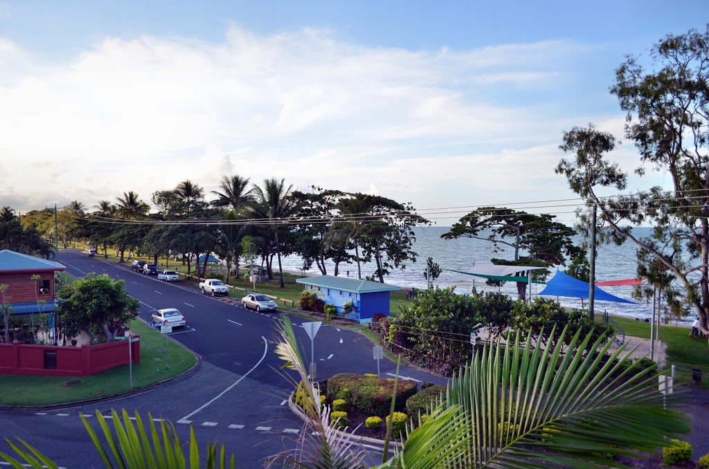 Cairns Beach Resort - the closest beachfront accommodation to Ca | 129-135 Oleander St, Holloways Beach QLD 4878, Australia | Phone: (07) 4037 0400