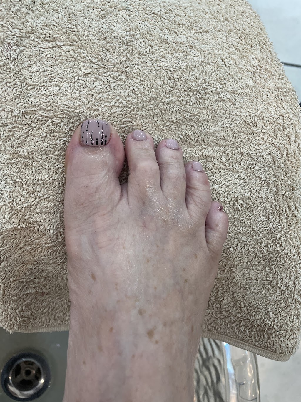 Emerald Nail Salon | shop 28/144 Egerton St, Emerald QLD 4720, Australia | Phone: 0423 117 124