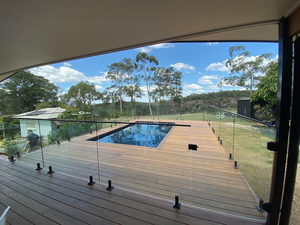 Glazed Up Glass | 4/4 Maxim Pl, St Marys NSW 2760, Australia | Phone: 0450 878 455