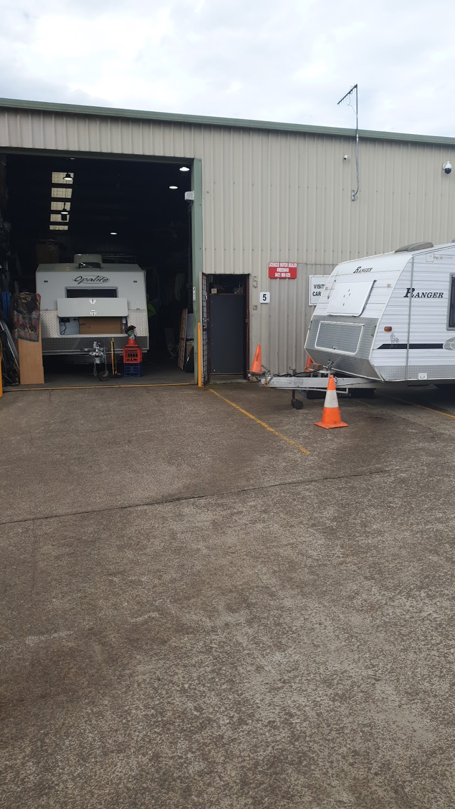 Central Coast Caravan Dismantlers | Unit 6/14-16 Arizona Rd, Charmhaven NSW 2263, Australia | Phone: (02) 4394 0114