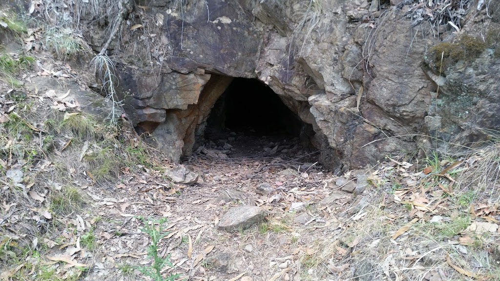 Underground Hut | Stanley VIC 3747, Australia