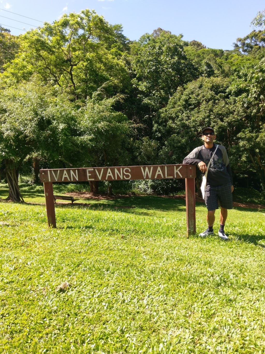 Ivan Evans Walk | park | Ellen Cl, Bayview Heights QLD 4868, Australia | 0740443044 OR +61 7 4044 3044