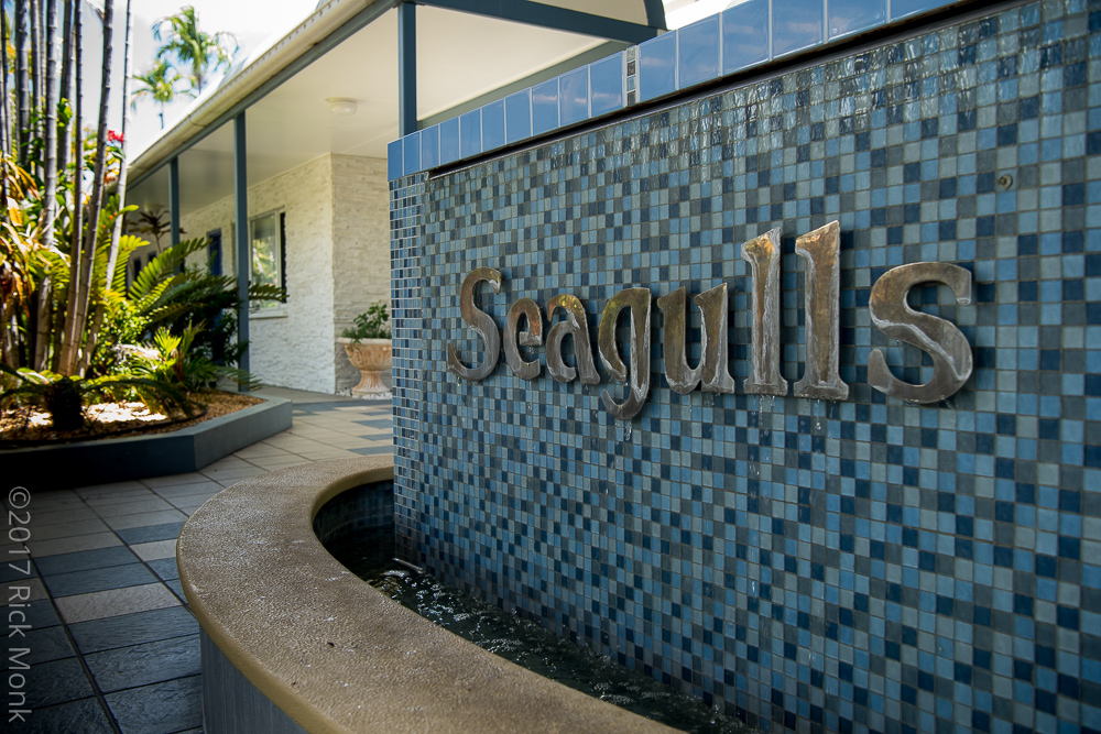 Seagulls Resort | 74 The Esplanade, Belgian Gardens QLD 4810, Australia | Phone: (07) 4721 3111