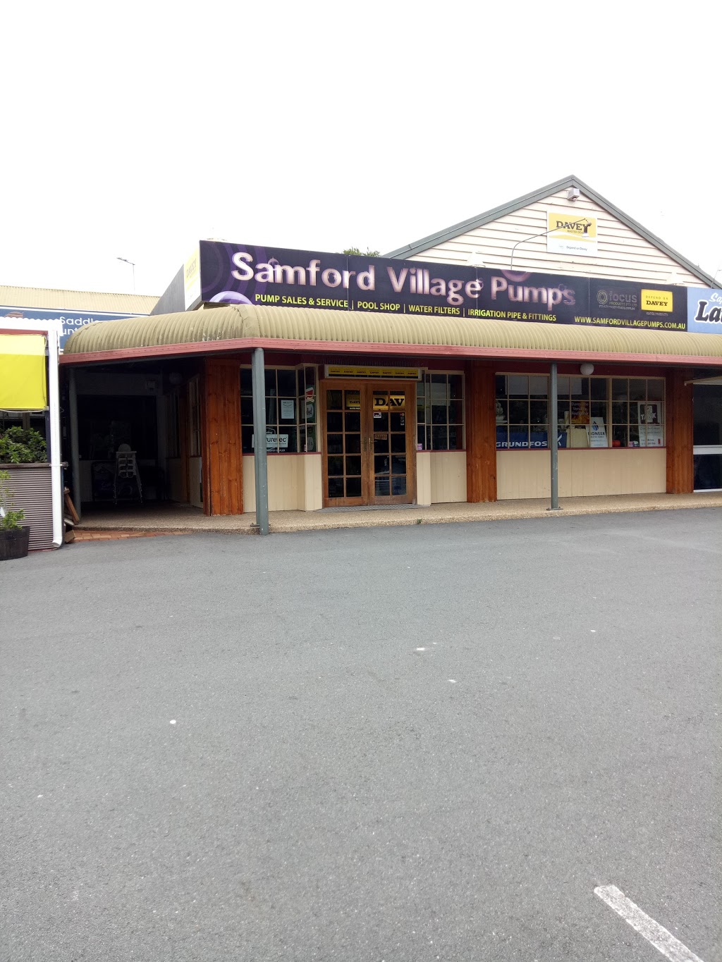 Samford Village Pumps | store | 6/39 Main St, Samford Valley QLD 4520, Australia | 0732892111 OR +61 7 3289 2111