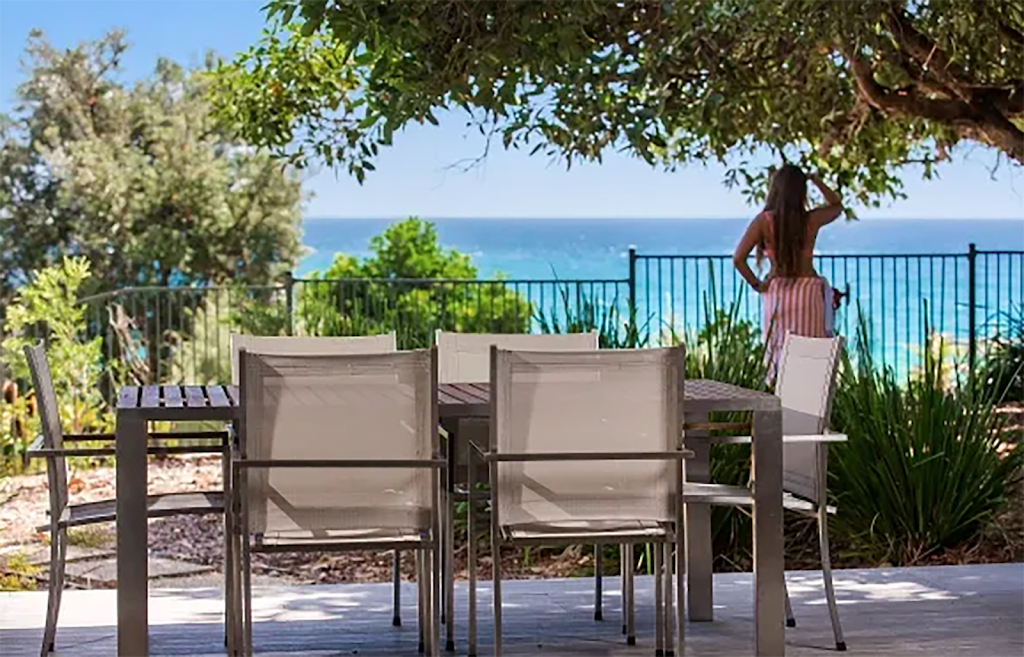 Waves #1 Beach Hotel Stradbroke Island | 164 Dickson Way, Point Lookout QLD 4183, Australia | Phone: (07) 3415 3949