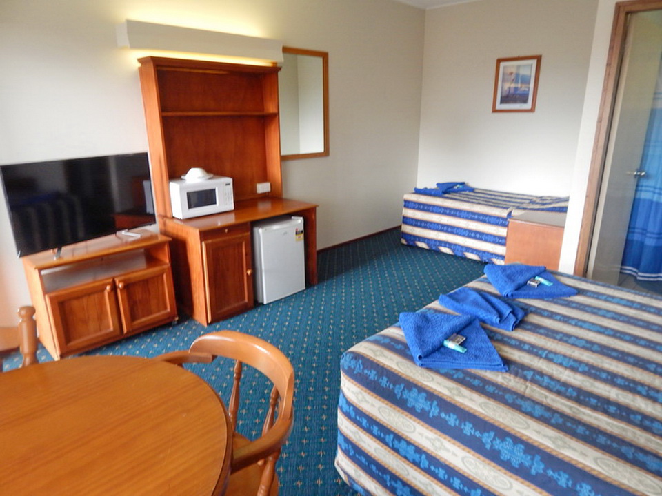 The Nowra Motor Inn | lodging | 202 Kinghorne St, Nowra NSW 2541, Australia | 0244210555 OR +61 2 4421 0555